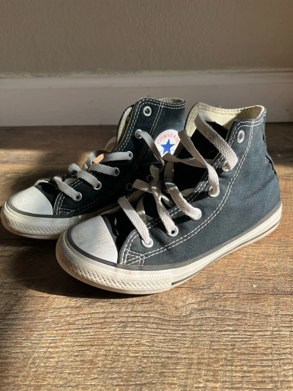 Converse Chuck Taylor All Star Hi-Top sneaker in black size 1‎